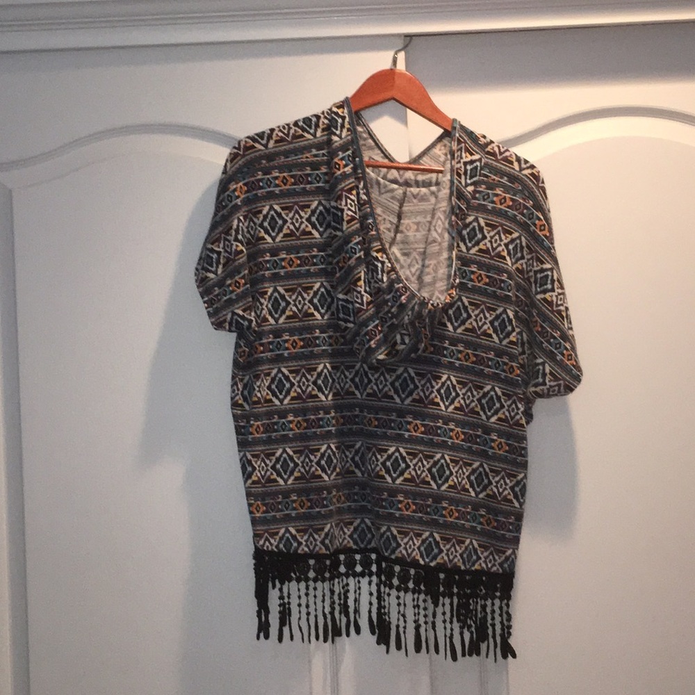 Hooded Aztec pattern poncho - Picture 2 of 3